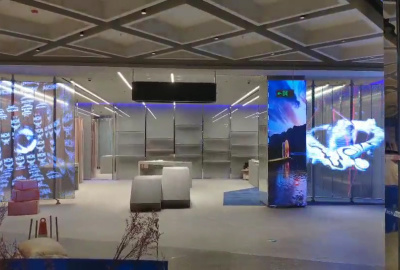 北京市朝阳区服装城LED弧形透明屏案例展示